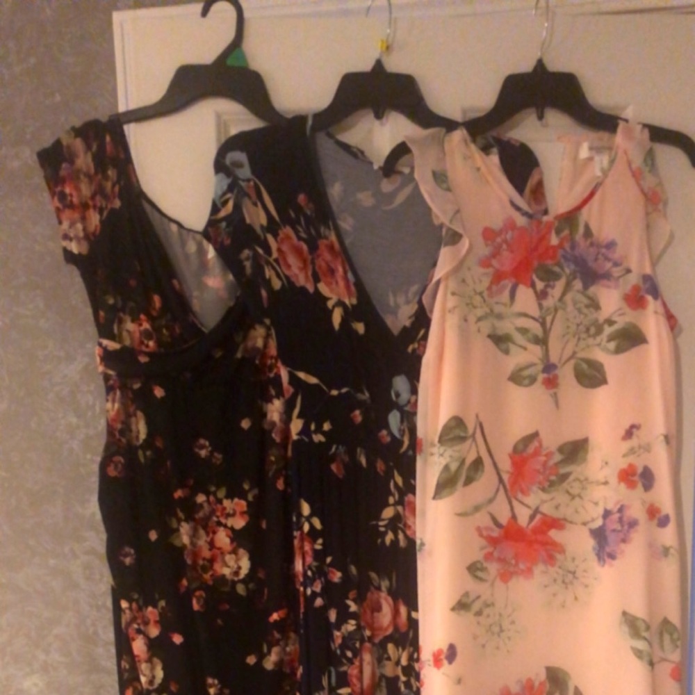 Multiple maternity dresses for sale!!